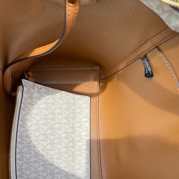 REAL Michael Kors Medium Logo Bag - Picture 8 of 9